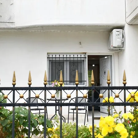 Petit House Under The Rocks Apartment Kalambaka Exterior photo